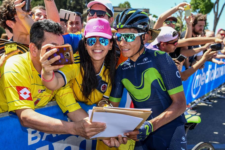 Quintana tra autografi e selfie con i tifosi. Ansa